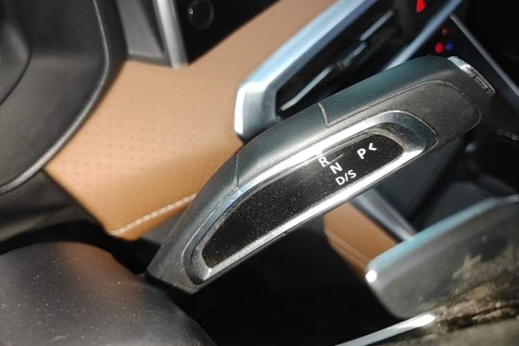 Used SAIC MAXUS G50 2021 PLUS 1.5T Automatic Travel Edition Gear Lever