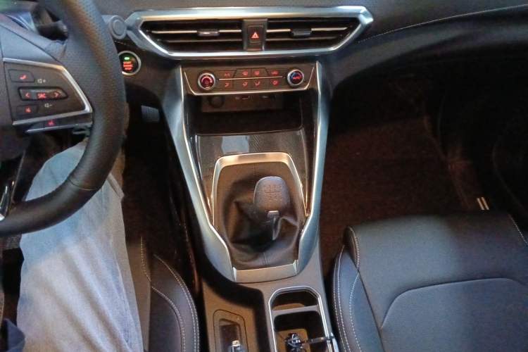 Used SAIC MAXUS G50 2021 1.5T Manual Touring B Gear Lever