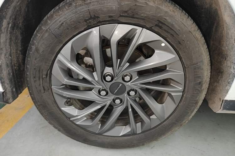 Used SAIC MAXUS G50 2021 PLUS 1.5T Automatic Travel Edition Left Front Wheel Hub