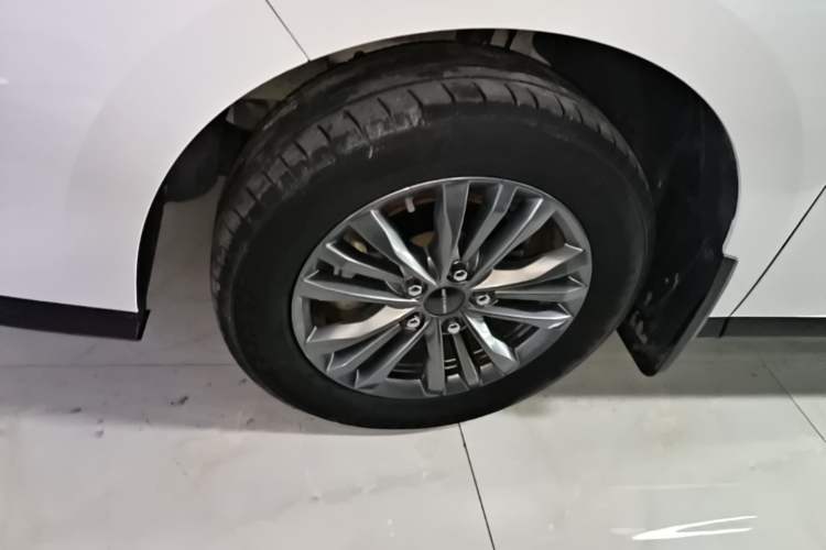 Used SAIC MAXUS G50 2021 1.5T Manual Touring B Left Front Wheel Hub