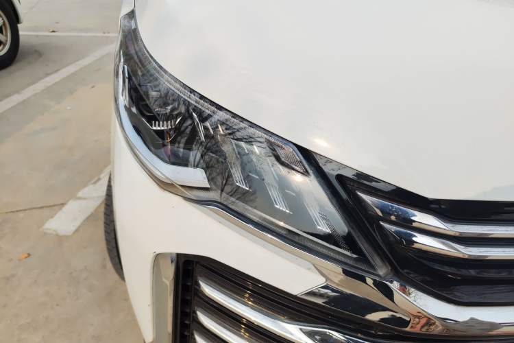 Used SAIC MAXUS G50 2021 PLUS 1.5T Automatic Escort Edition Right Front Headlight