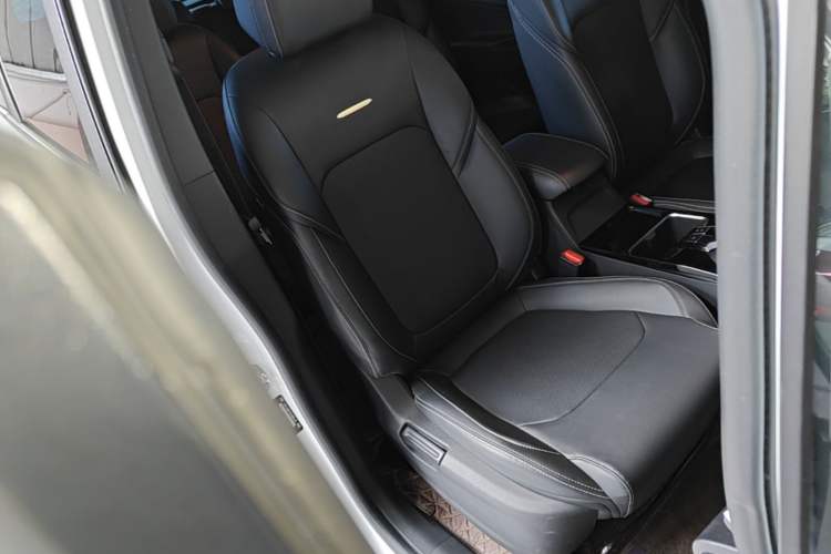 Used SAIC MAXUS G50 2021 1.5T Automatic Comfort Touring B Right Front Seat