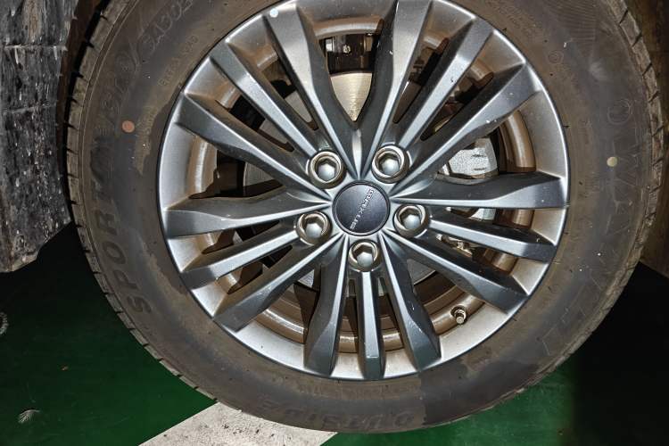 Used SAIC MAXUS G50 2021 1.5T Automatic Comfort Touring B Right Front Wheel Hub