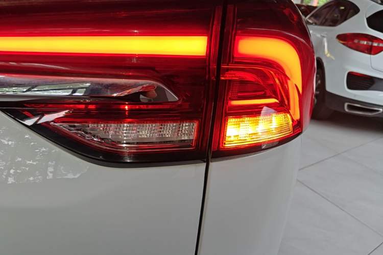 Used SAIC MAXUS G50 2021 1.5T Automatic Comfort Touring B Right Rear Taillight