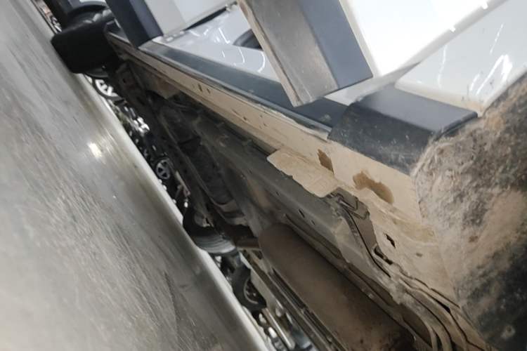 Used SAIC MAXUS G50 2021 PLUS 1.5T Automatic Travel Edition Right Side Sill