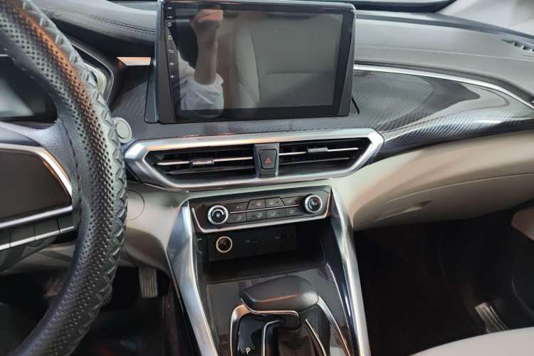 Used SAIC MAXUS G50 2022 1.5T Automatic Comfort Touring A Audio And AC Panel