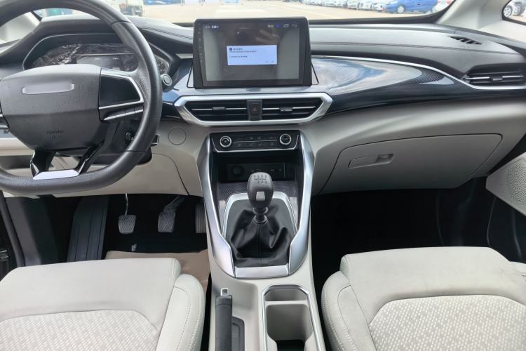 Used SAIC MAXUS G50 2022 1.5T Manual Touring A Center Console