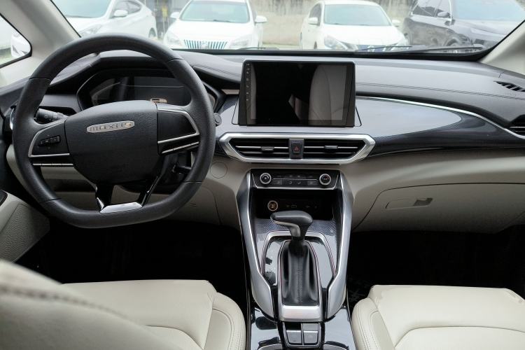 Used SAIC MAXUS G50 2022 1.5T Automatic Comfort Touring A Center Console