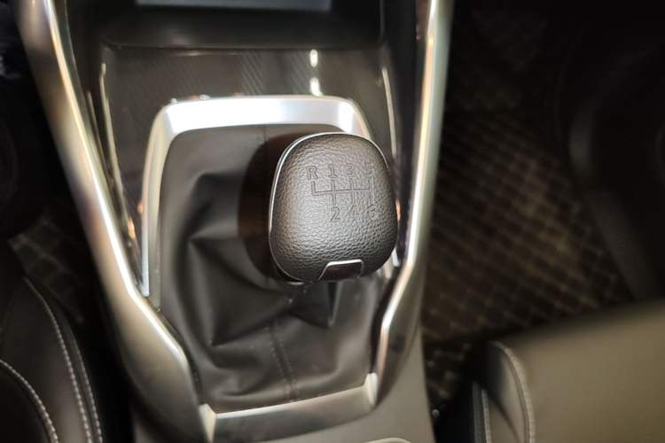 Used SAIC MAXUS G50 2022 1.5T Manual Comfort B Gear Lever