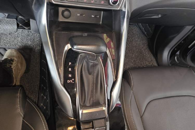 Used SAIC MAXUS G50 2022 1.5T Automatic Comfort Touring B Gear Lever