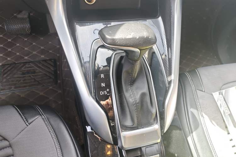 Used SAIC MAXUS G50 2022 1.5T Automatic Comfort Touring B Gear Lever
