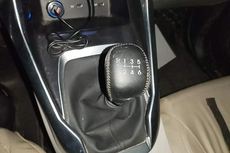Used SAIC MAXUS G50 2022 1.5T Manual Touring A Gear Lever
