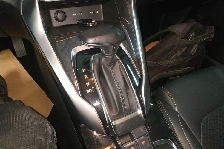 Used SAIC MAXUS G50 2022 1.5T Automatic Comfort Touring B Gear Lever