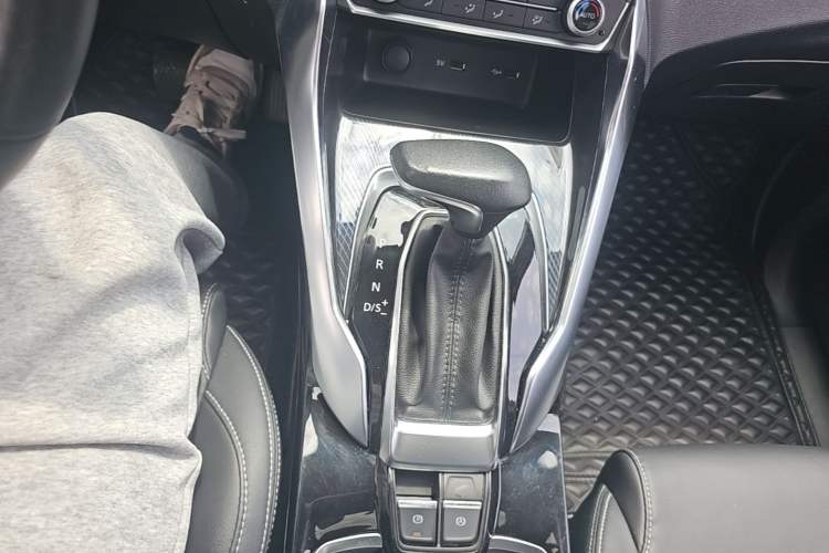 Used SAIC MAXUS G50 2022 1.5T Automatic Comfort Touring B Gear Lever