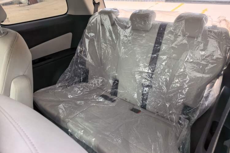 Used SAIC MAXUS G50 2022 1.5T Manual Touring A Interior 2