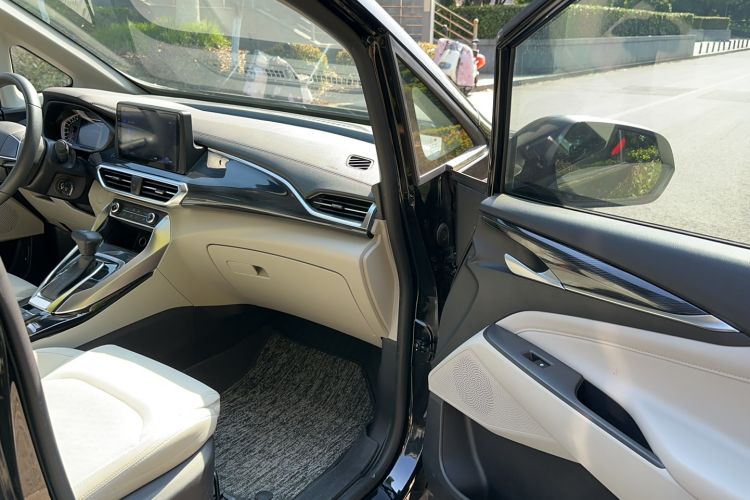 Used SAIC MAXUS G50 2022 1.5T Automatic Comfort Touring A Interior 4