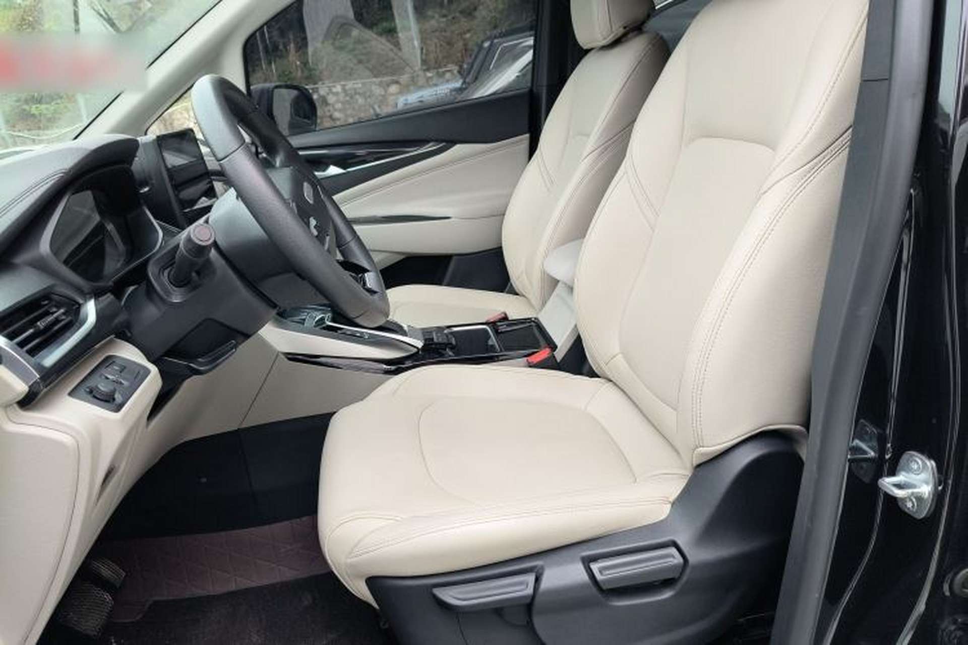 Used SAIC MAXUS G50 2022 1.5T Automatic Comfort Touring A Left Front Seat