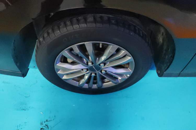 Used SAIC MAXUS G50 2022 1.5T Automatic Comfort Touring B Left Front Wheel Hub