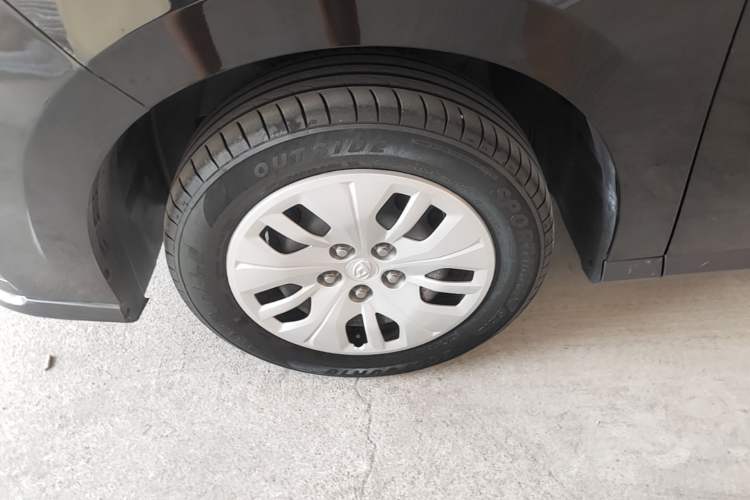 Used SAIC MAXUS G50 2022 1.5T Manual Touring A Left Front Wheel Hub