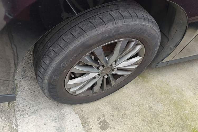 Used SAIC MAXUS G50 2022 1.5T Manual Touring A Left Front Wheel Hub