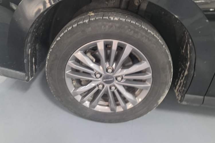 Used SAIC MAXUS G50 2022 1.5T Automatic Comfort Touring B Left Front Wheel Hub