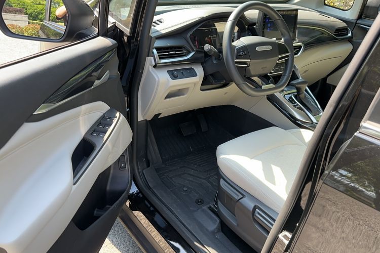 Used SAIC MAXUS G50 2022 1.5T Automatic Comfort Touring A Left Rear Seat