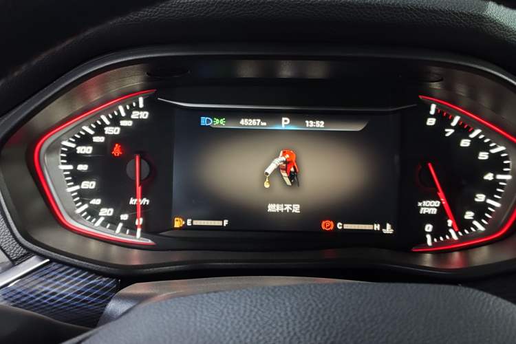 Used SAIC MAXUS G50 2022 1.5T Automatic Comfort Touring A Odometer Close Up