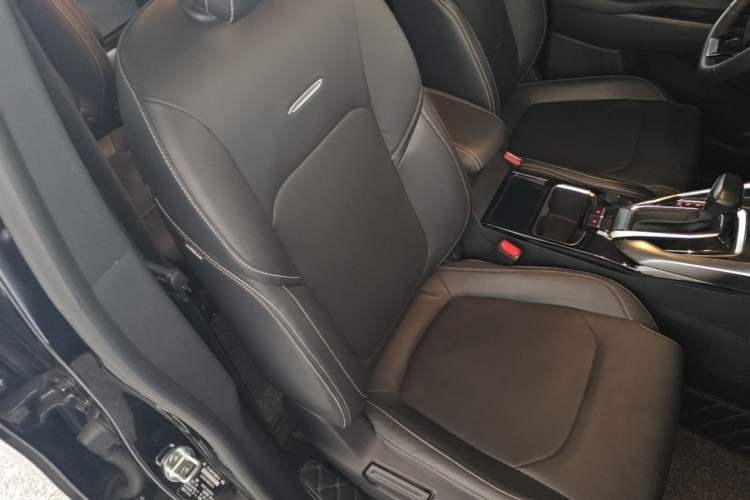 Used SAIC MAXUS G50 2022 1.5T Automatic Comfort Touring B Right Front Seat