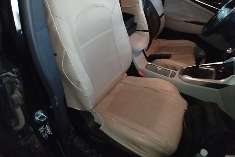 Used SAIC MAXUS G50 2022 1.5T Manual Touring A Right Front Seat