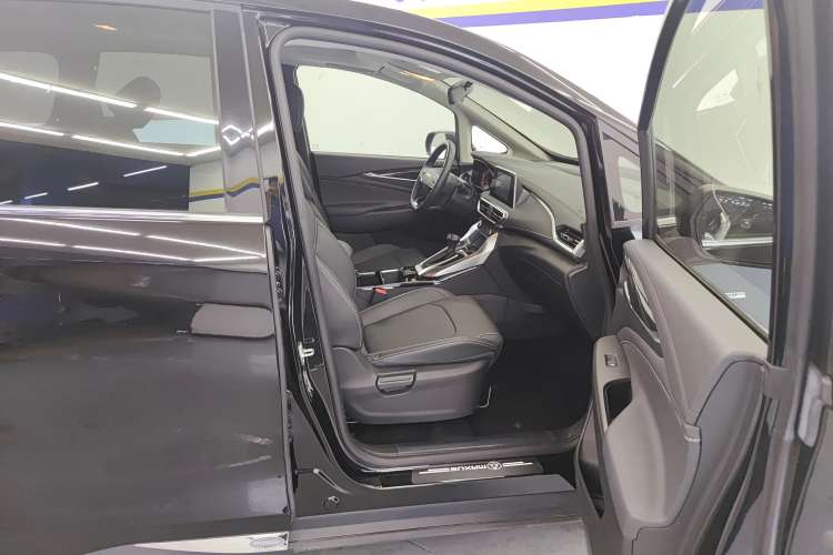 Used SAIC MAXUS G50 2022 1.5T Automatic Comfort Touring B Right Front Seat