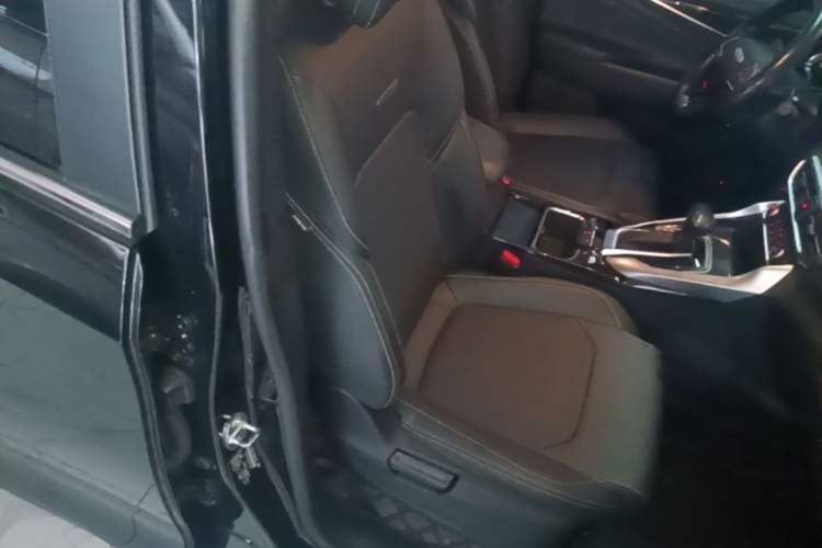 Used SAIC MAXUS G50 2022 1.5T Automatic Comfort Touring B Right Front Seat