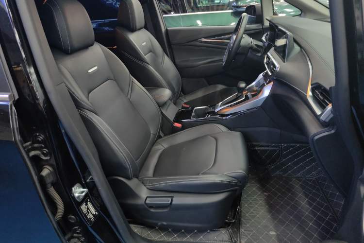 Used SAIC MAXUS G50 2022 1.5T Automatic Comfort Touring B Right Front Seat