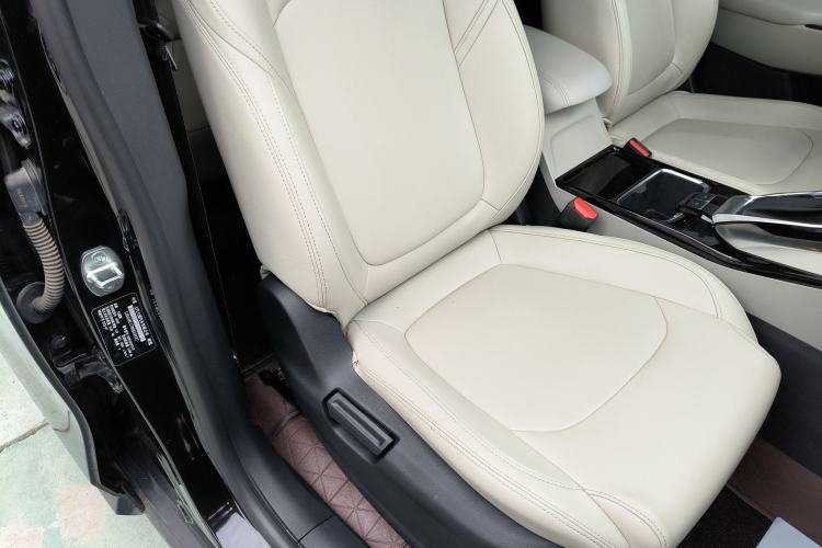 Used SAIC MAXUS G50 2022 1.5T Automatic Comfort Touring A Right Front Seat