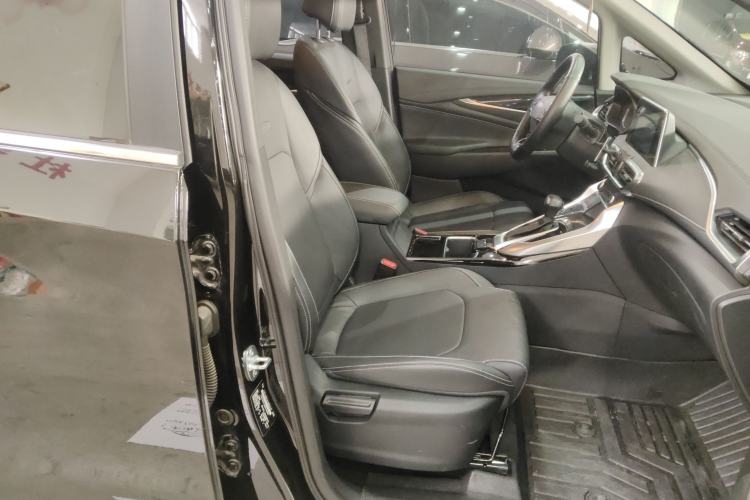 Used SAIC MAXUS G50 2022 1.5T Automatic Comfort Touring B Right Front Seat