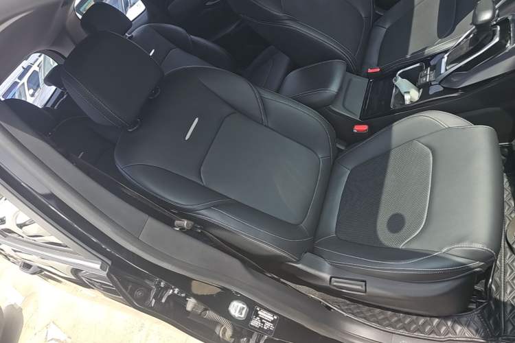 Used SAIC MAXUS G50 2022 1.5T Automatic Comfort Touring B Right Front Seat