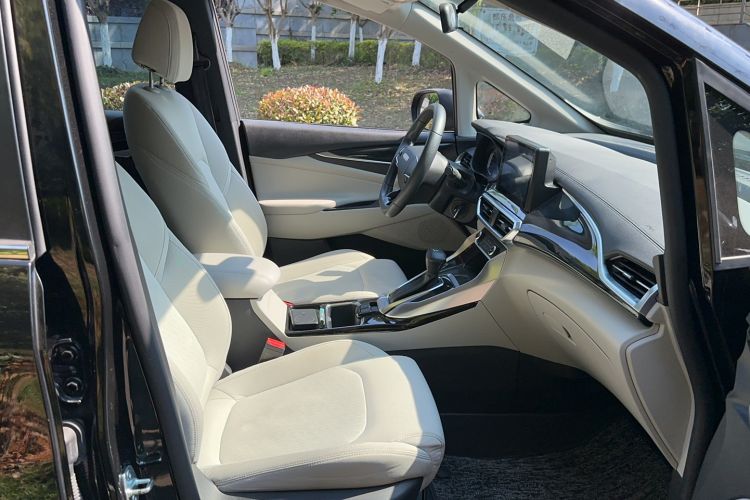 Used SAIC MAXUS G50 2022 1.5T Automatic Comfort Touring A Right Front Seat