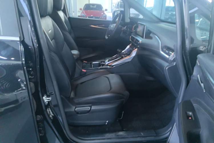 Used SAIC MAXUS G50 2022 1.5T Automatic Comfort Touring B Right Front Seat