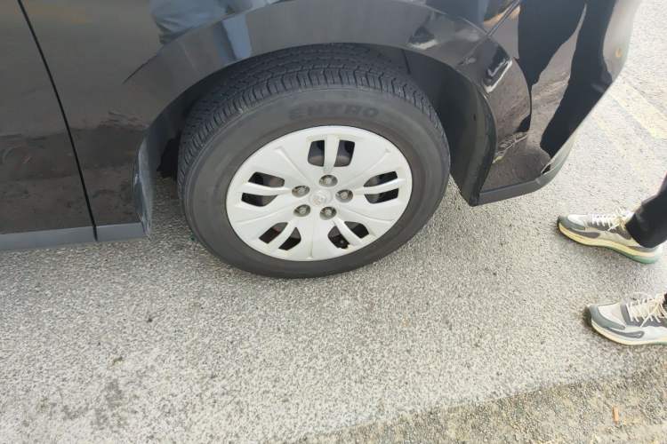 Used SAIC MAXUS G50 2022 1.5T Manual Touring A Right Front Wheel Hub
