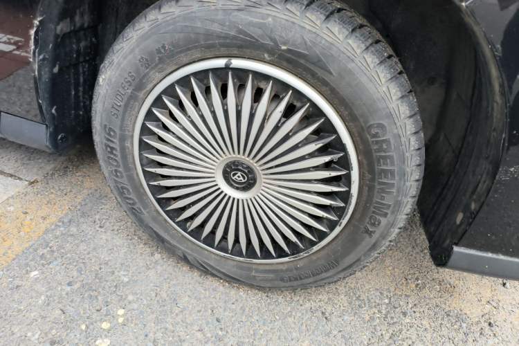 Used SAIC MAXUS G50 2022 1.5T Manual Touring A Right Front Wheel Hub