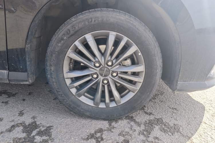 Used SAIC MAXUS G50 2022 1.5T Automatic Comfort Touring B Right Front Wheel Hub