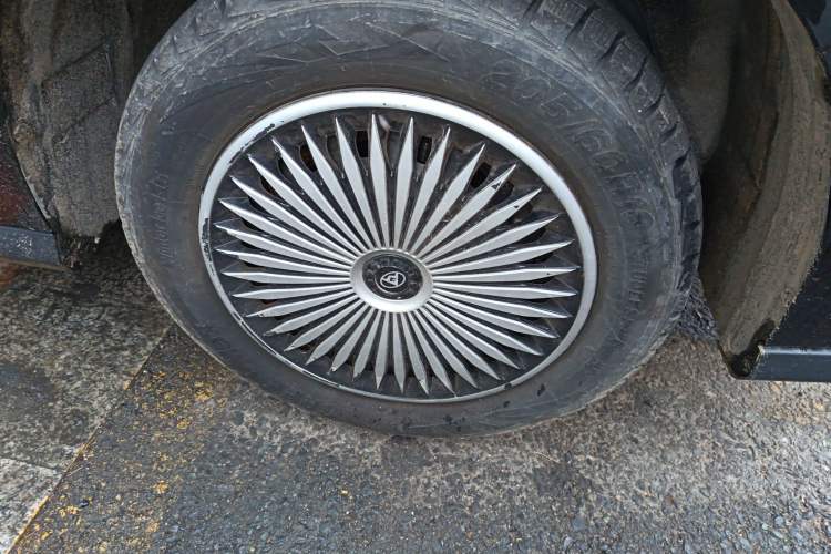 Used SAIC MAXUS G50 2022 1.5T Manual Touring A Right Front Wheel Hub