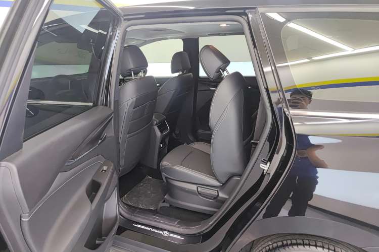 Used SAIC MAXUS G50 2022 1.5T Automatic Comfort Touring B Right Rear Seat
