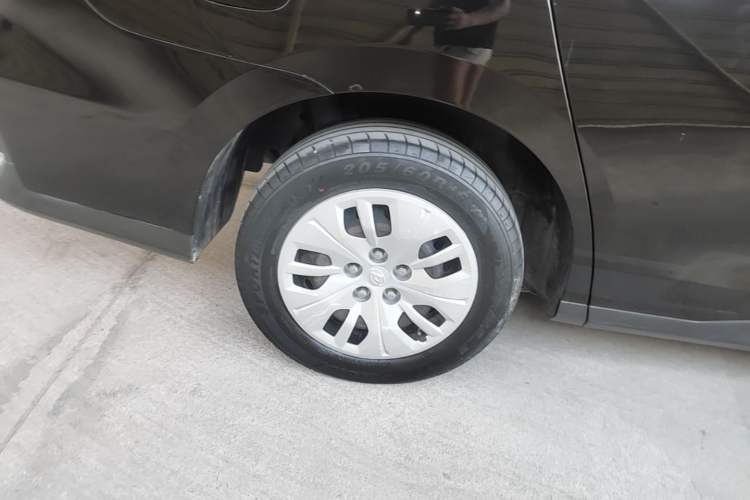 Used SAIC MAXUS G50 2022 1.5T Manual Touring A Right Rear Wheel Hub