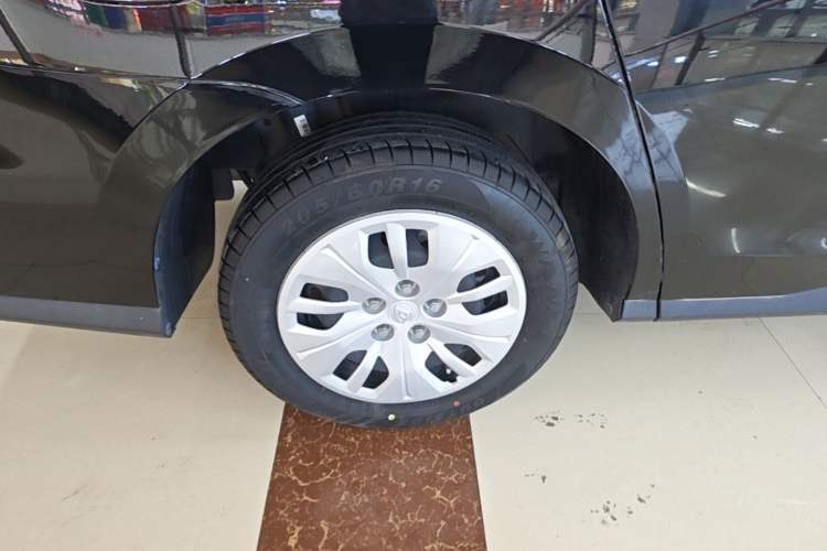 Used SAIC MAXUS G50 2022 1.5T Automatic Comfort Touring A Right Rear Wheel Hub
