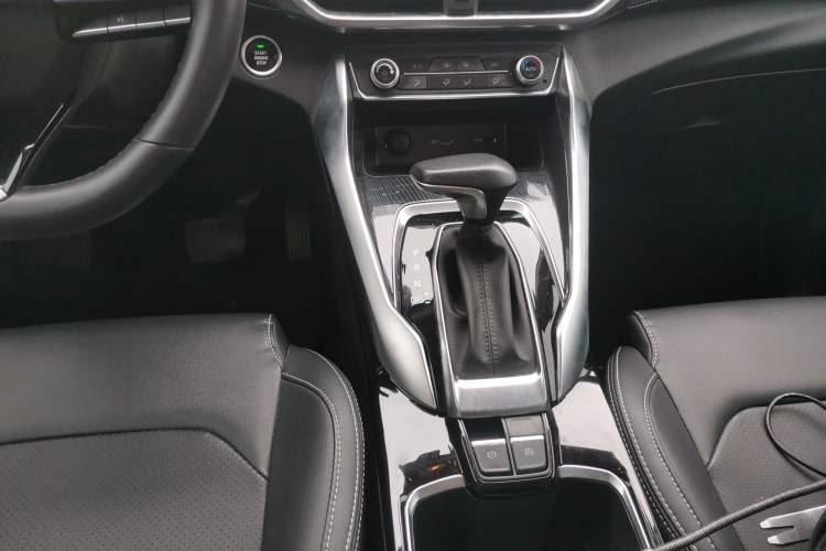 Used SAIC MAXUS G50 2022 1.5T Automatic Comfort Touring B Gear Lever