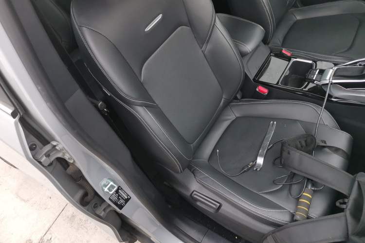 Used SAIC MAXUS G50 2022 1.5T Automatic Comfort Touring B Right Front Seat