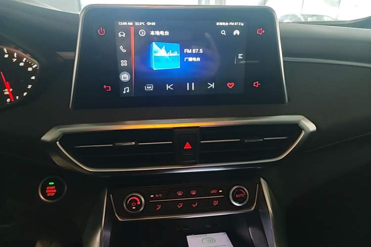 Used SAIC MAXUS G50 2022 1.5T Automatic Comfort Touring B Audio And AC Panel