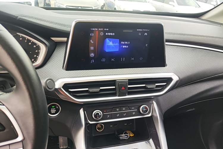 Used SAIC MAXUS G50 2022 1.5T Automatic Comfort Touring B Audio And AC Panel