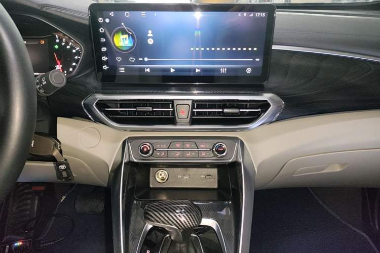 Used SAIC MAXUS G50 2022 1.5T Automatic Comfort Touring A Audio And AC Panel