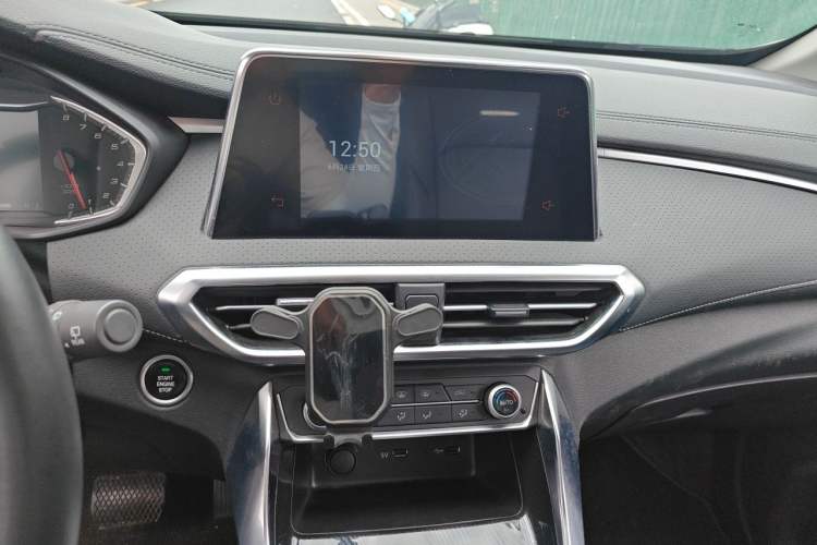Used SAIC MAXUS G50 2022 1.5T Automatic Comfort Touring B Audio And AC Panel